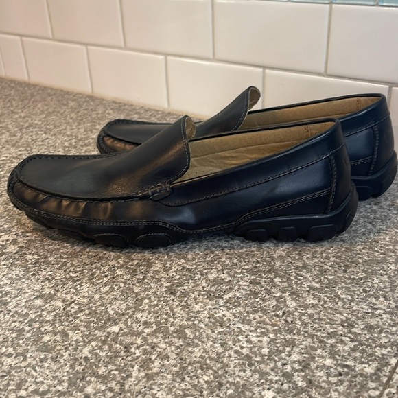 New Kenneth Cole Black Leather Slip-On Loafers - Picture 4 of 6